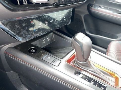 New 2025 Nissan Kicks SR image 13