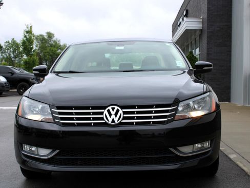 Used 2013 Volkswagen Passat TDI SEL Premium image 2