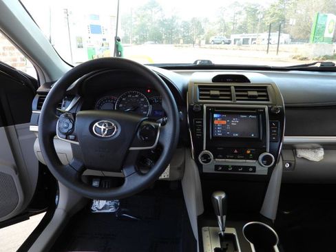 Used 2012 Toyota Camry LE image 30