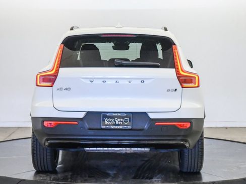 Certified 2026 Volvo XC40 B5 Plus AWD/4WD image 3