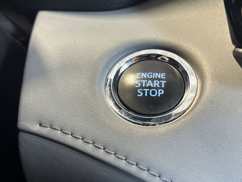 Used 2022 Toyota Highlander LE FWD image 22