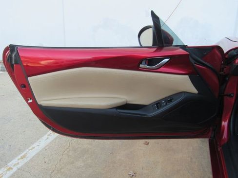 Used 2019 MAZDA MX-5 Miata RF Grand Touring image 17