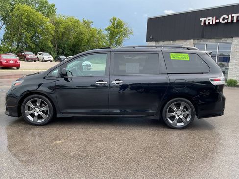 Used 2015 Toyota Sienna SE FWD image 3