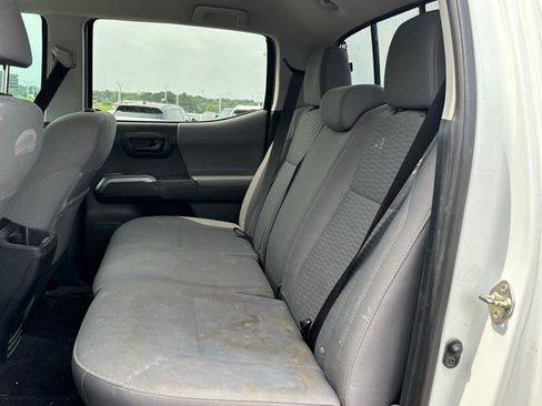 Used 2019 Toyota Tacoma SR5 AWD/4WD image 8