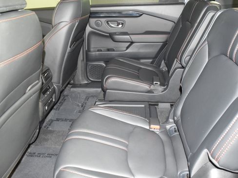 Used 2025 Honda Pilot TrailSport image 32
