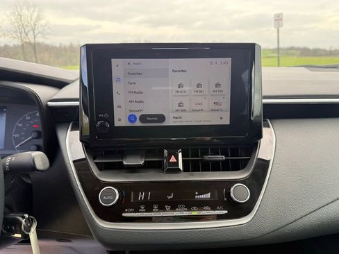 Used 2025 Toyota Corolla LE image 36