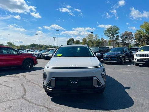 Used 2025 Hyundai Kona SEL AWD/4WD image 8