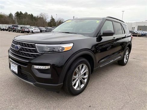 Used 2023 Ford Explorer XLT w/ Equipment Group 202A image 10