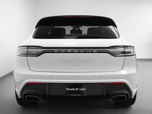 Certified 2026 Porsche Macan AWD/4WD image 11