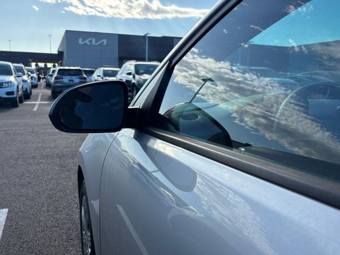 Certified 2022 Kia Rio S FWD image 7