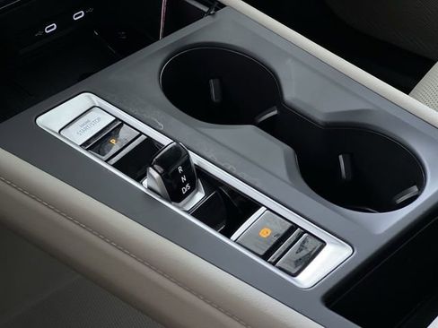 Used 2025 Volkswagen Atlas SE image 21