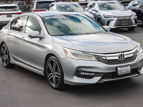 Used 2017 Honda Accord Touring image 27