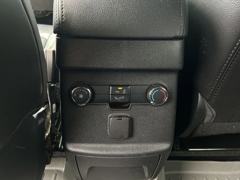 Used 2018 Ford Explorer XLT w/ Equipment Group 202A AWD/4WD image 15