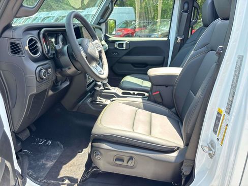 New 2026 Jeep Wrangler Unlimited Sahara AWD/4WD image 7
