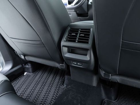 New 2026 Volkswagen Tiguan SE image 39