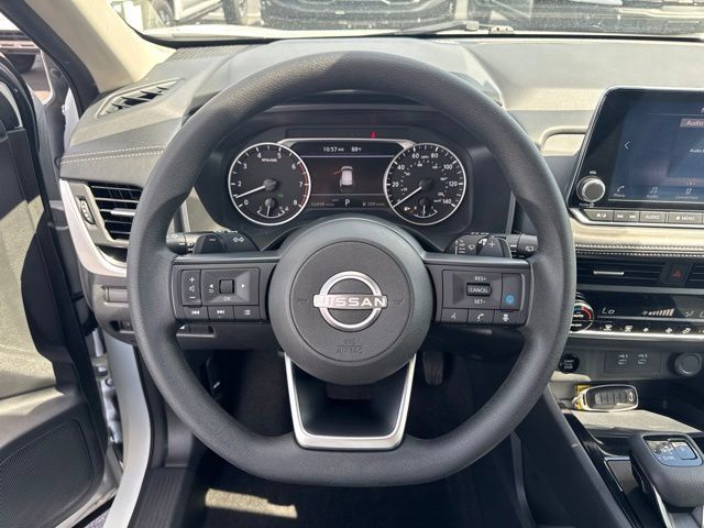 Used 2024 Nissan Rogue SV AWD/4WD image 14