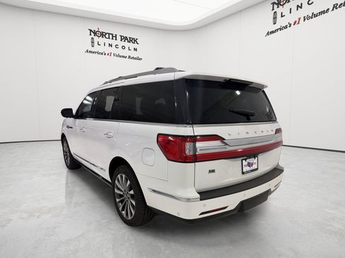 Used 2020 Lincoln Navigator Reserve w/ Luxury Package RWD image 3