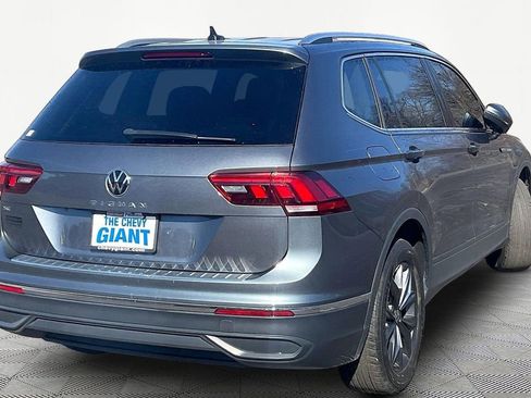 Used 2022 Volkswagen Tiguan SE w/ Panoramic Sunroof Package image 7