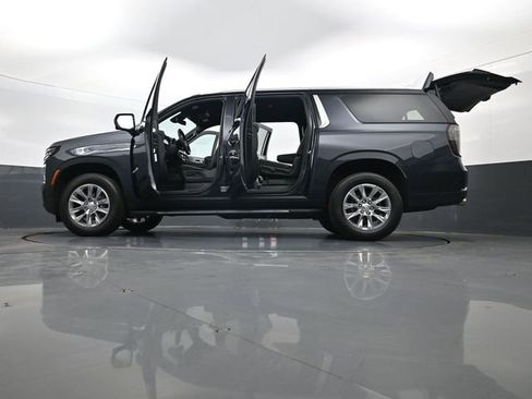 Used 2025 Chevrolet Suburban Premier AWD/4WD image 35