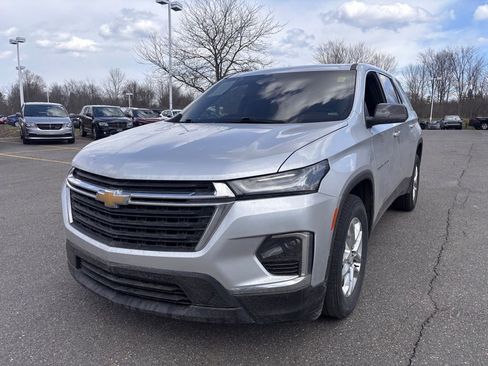 Used 2022 Chevrolet Traverse LS image 5
