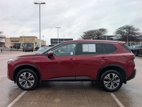 Used 2023 Nissan Rogue SV image 3