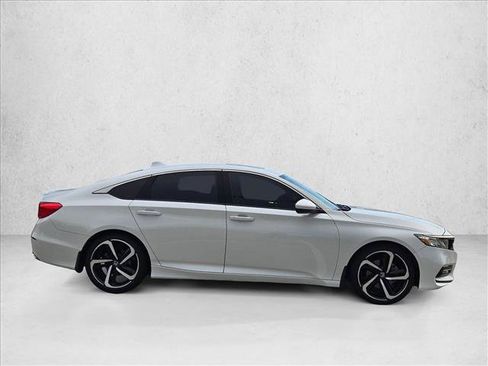 Used 2018 Honda Accord Sport image 4
