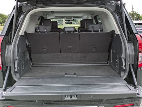 Used 2025 Ford Expedition Platinum AWD/4WD image 13
