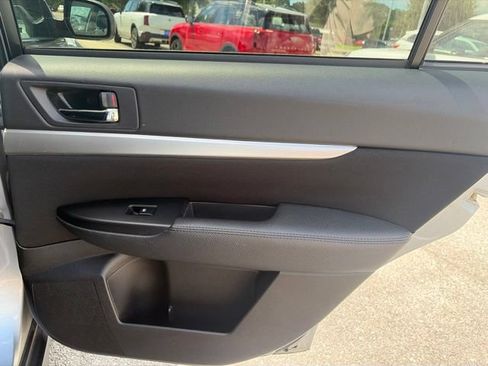 Used 2013 Subaru Outback 2.5i Premium AWD/4WD image 19