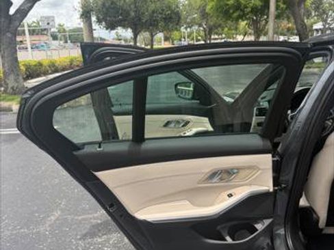 Used 2020 BMW 330i Sedan w/ M Sport Package RWD image 14