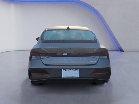 New 2025 Hyundai Elantra Limited FWD image 8