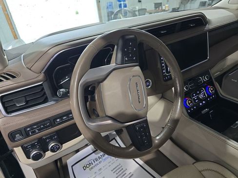 Used 2021 GMC Yukon Denali w/ Denali Premium Package image 20