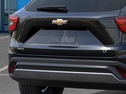 New 2026 Chevrolet Trax LT w/ Sunroof Package FWD image 14