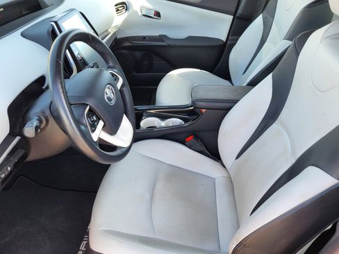 Used 2018 Toyota Prius Four Touring w/ Premium Convenience Package image 16