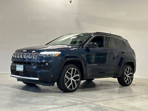 Used 2024 Jeep Compass Limited w/ Elite Group AWD/4WD image 2