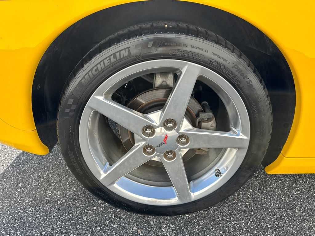 Used 2005 Chevrolet Corvette Coupe w/ Preferred Equipment Group RWD image 9