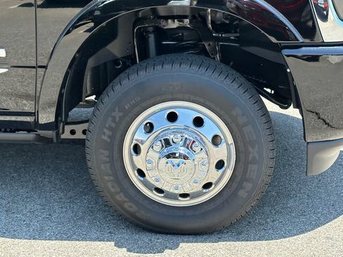 New 2026 RAM 3500 Limited AWD/4WD image 12