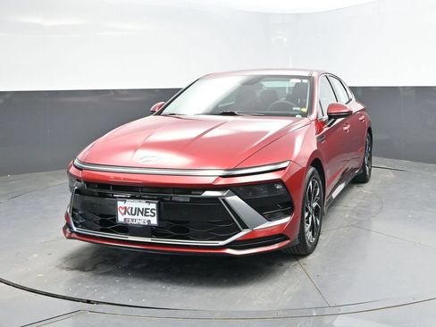 Used 2025 Hyundai Sonata SEL FWD image 3