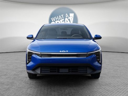New 2025 Kia K4 LXS image 2