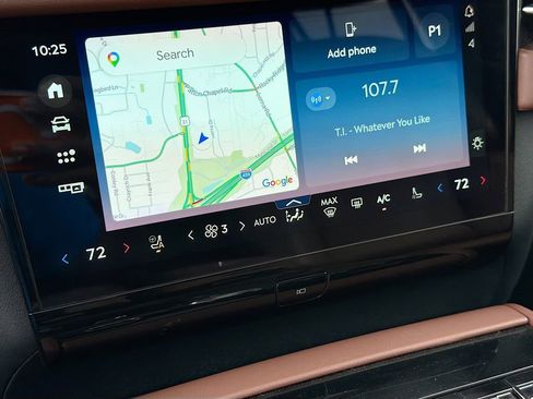 Used 2025 Lincoln Navigator Reserve image 16