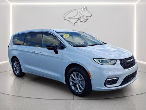 New 2026 Chrysler Pacifica Select AWD/4WD image 5