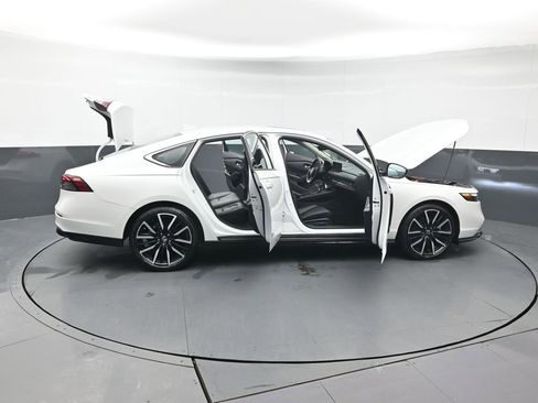 Certified 2024 Honda Accord Touring image 57