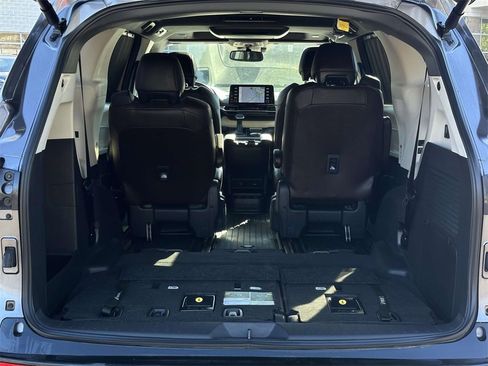 Used 2023 Toyota Sienna Platinum image 14