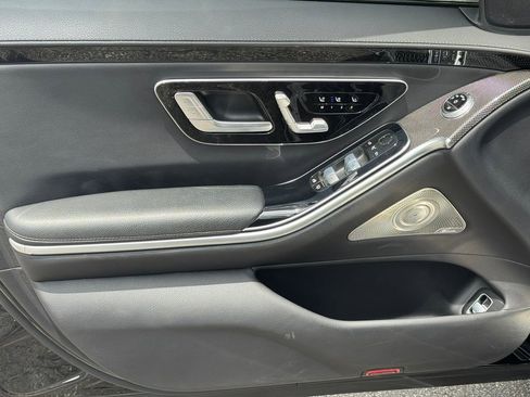 Used 2022 Mercedes-Benz S 500 4MATIC w/ AMG Line Package image 11