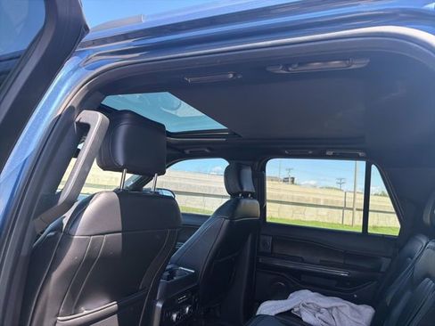 Used 2018 Ford Expedition Limited w/ Equipment Group 301A AWD/4WD image 8