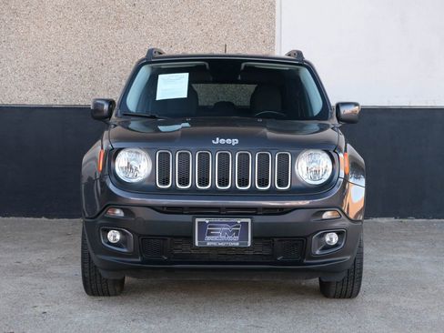 Used 2017 Jeep Renegade Latitude image 2