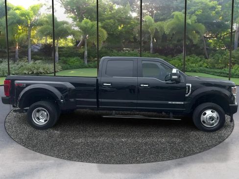 Used 2022 Ford F350 Platinum AWD/4WD image 4
