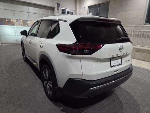 Used 2023 Nissan Rogue SL image 3