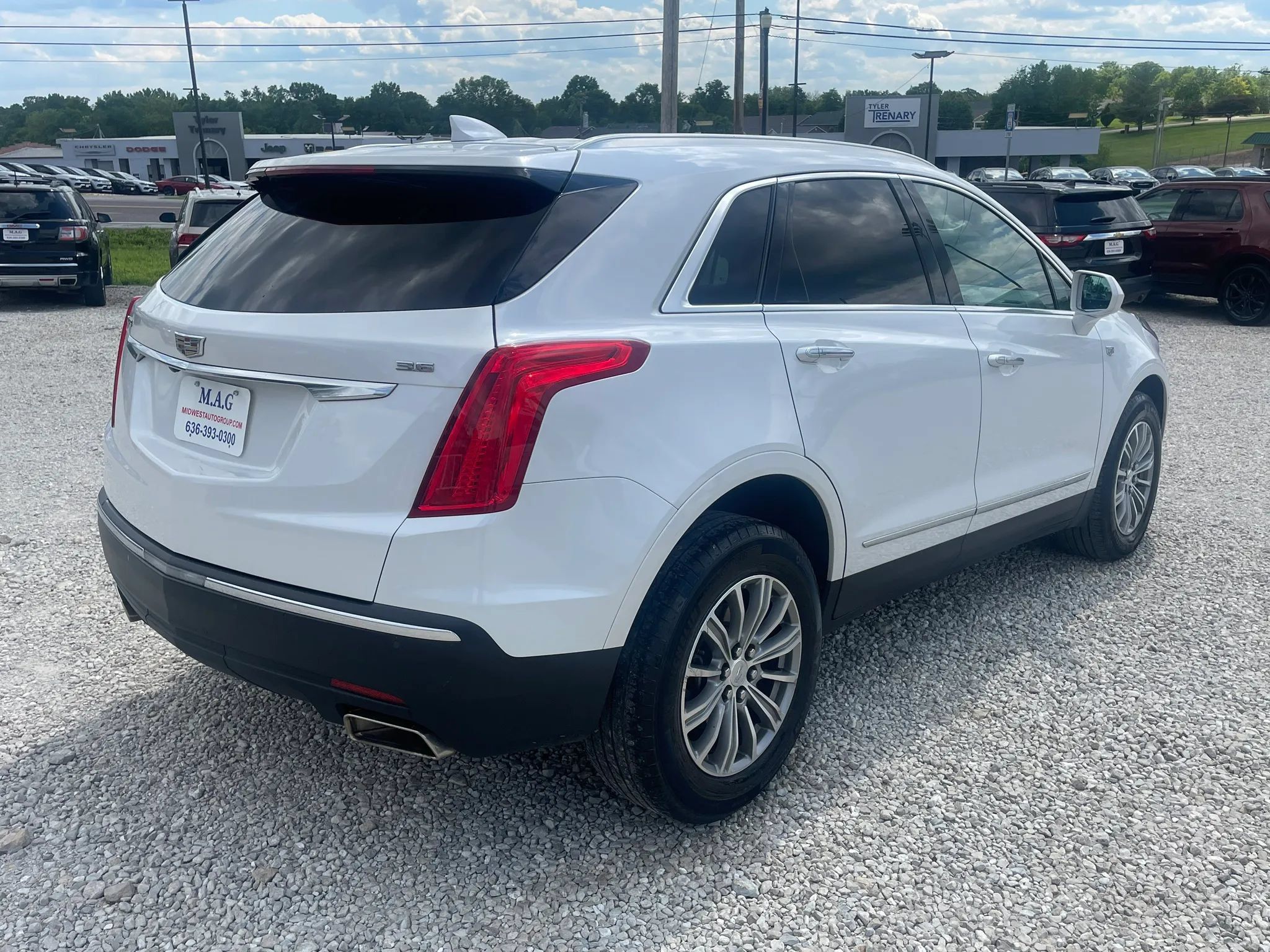 Used 2017 Cadillac XT5 Luxury w/ Driver Awareness Package FWD image 6