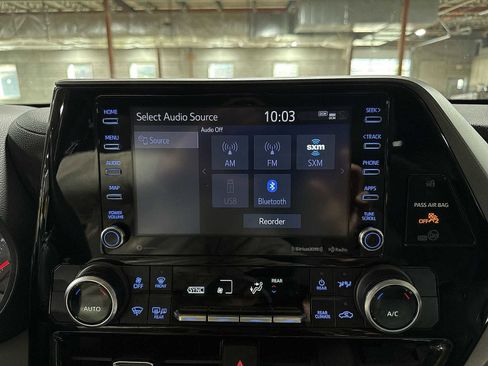 Used 2022 Toyota Highlander LE image 21