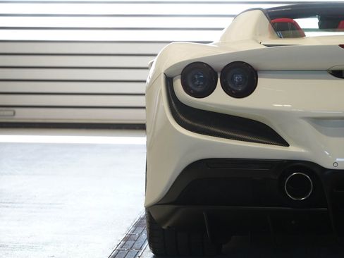 Used 2021 Ferrari F8 Tributo image 14